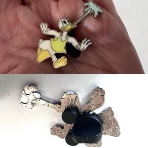 DISNEY Donald Duck Trading Pin Character Enamel Pin  Yellow and White